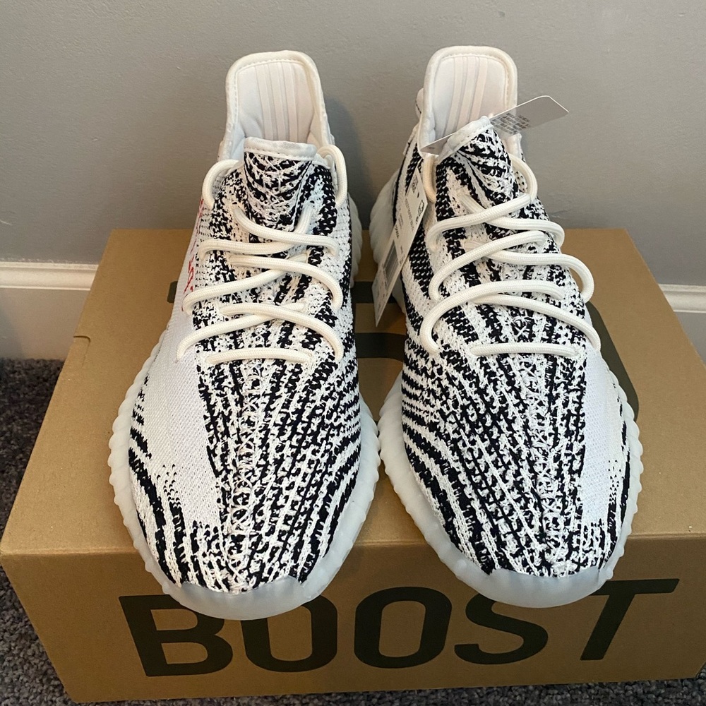**SOLD*YEEZY BOOST 350 V2 WHITE / CORE BLACK / RED - Picture 3 of 8